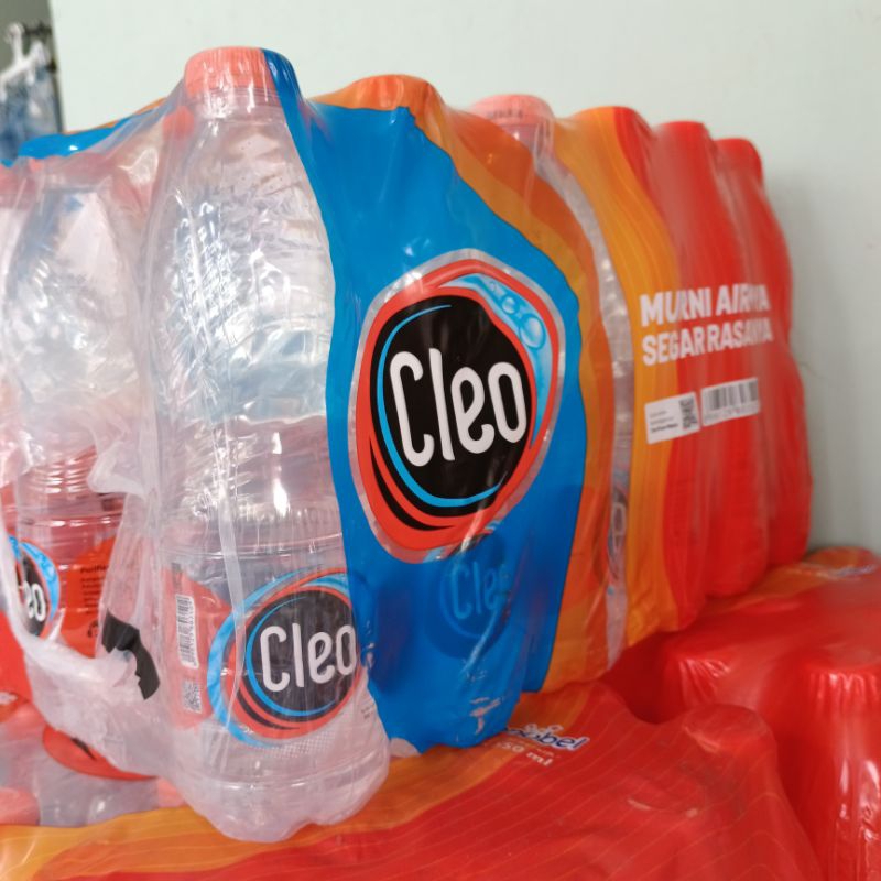 

Cleo air minum botol kemasan praktis 550 ml satu pack isi 24