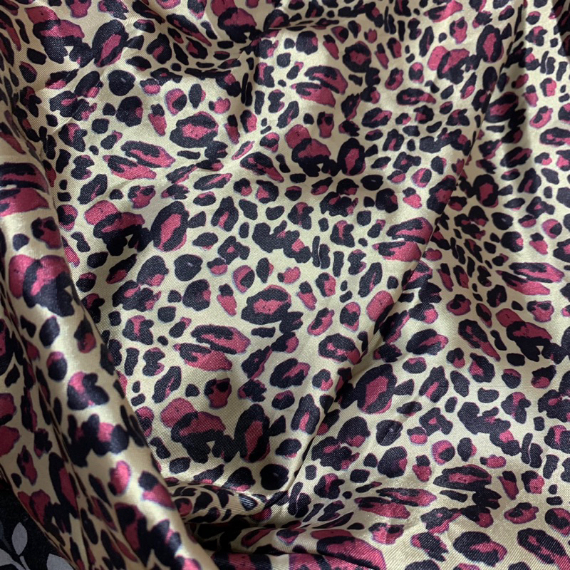 kain satin silk import - kain satin lembut motif macan - kain silk motif leopard - kain satin armany
