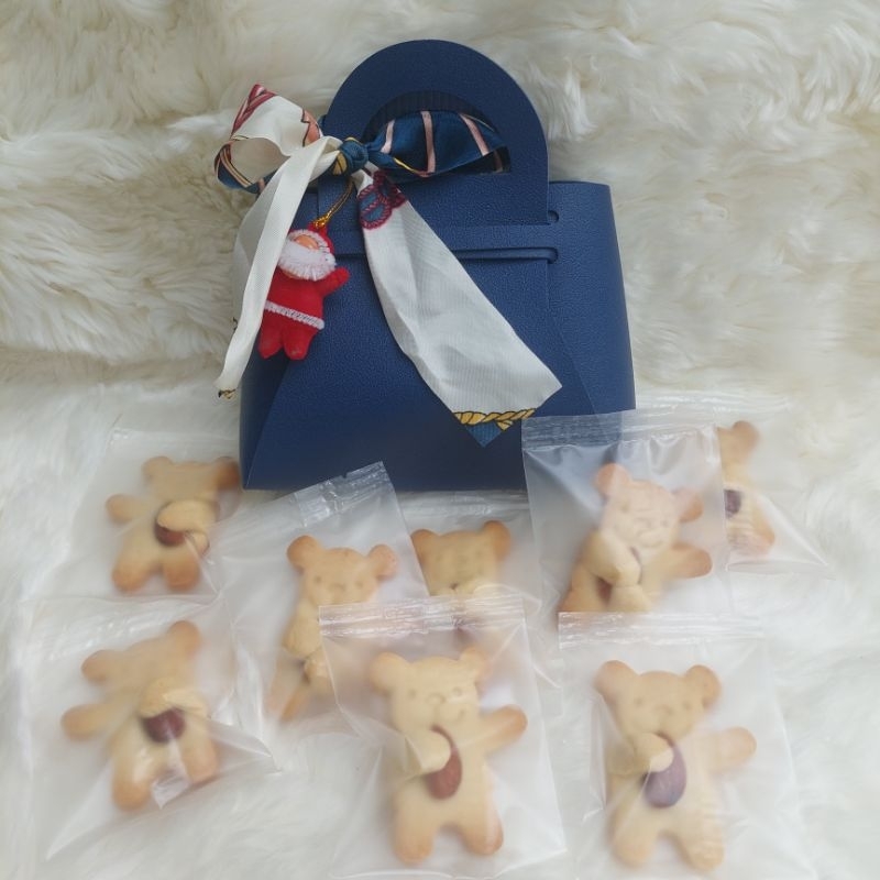 

Milk Almond Cookies / Christmas Hampers