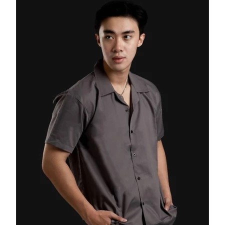 Kemeja Pria Lengan Pendek V-Neck