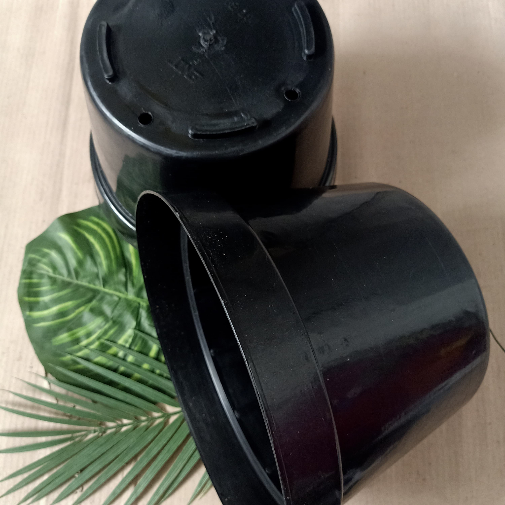 POT HITAM POLOS TEBAL MENGKILAT UKURAN 30/POT TANAMAN BUNGA UKURAN 30