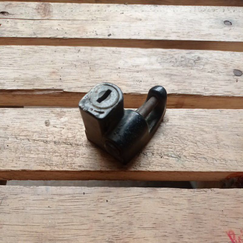 kUNCI HELM DUDUKAN KUNCI HELM MEGAPRO C70 GL MAX GL PRO