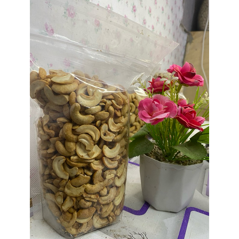

Kacang Mete belah dua rasa asin gurih bawang