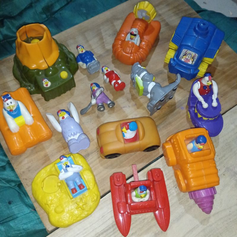 kfc toys chaki meal maskot chacki meal parade