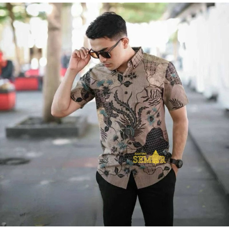 Kantongsemar Kemeja Batik Pria Lengan Pendek Motif Widodari