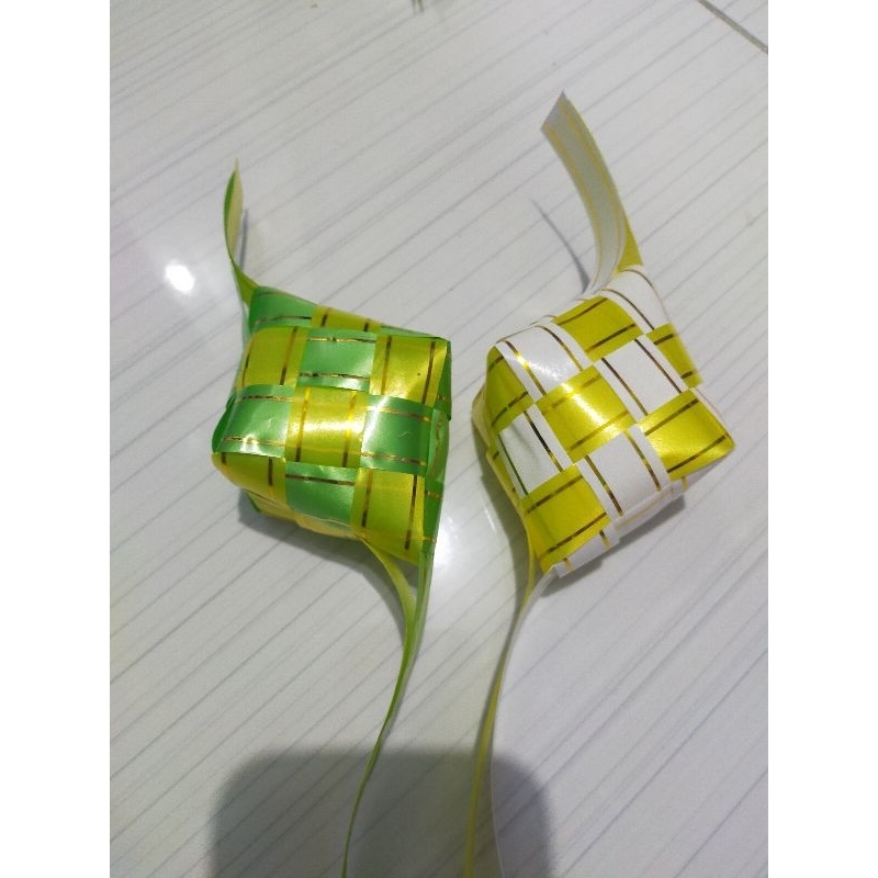 

Ketupat Pita Jepang List Emas (4x7x9,5)