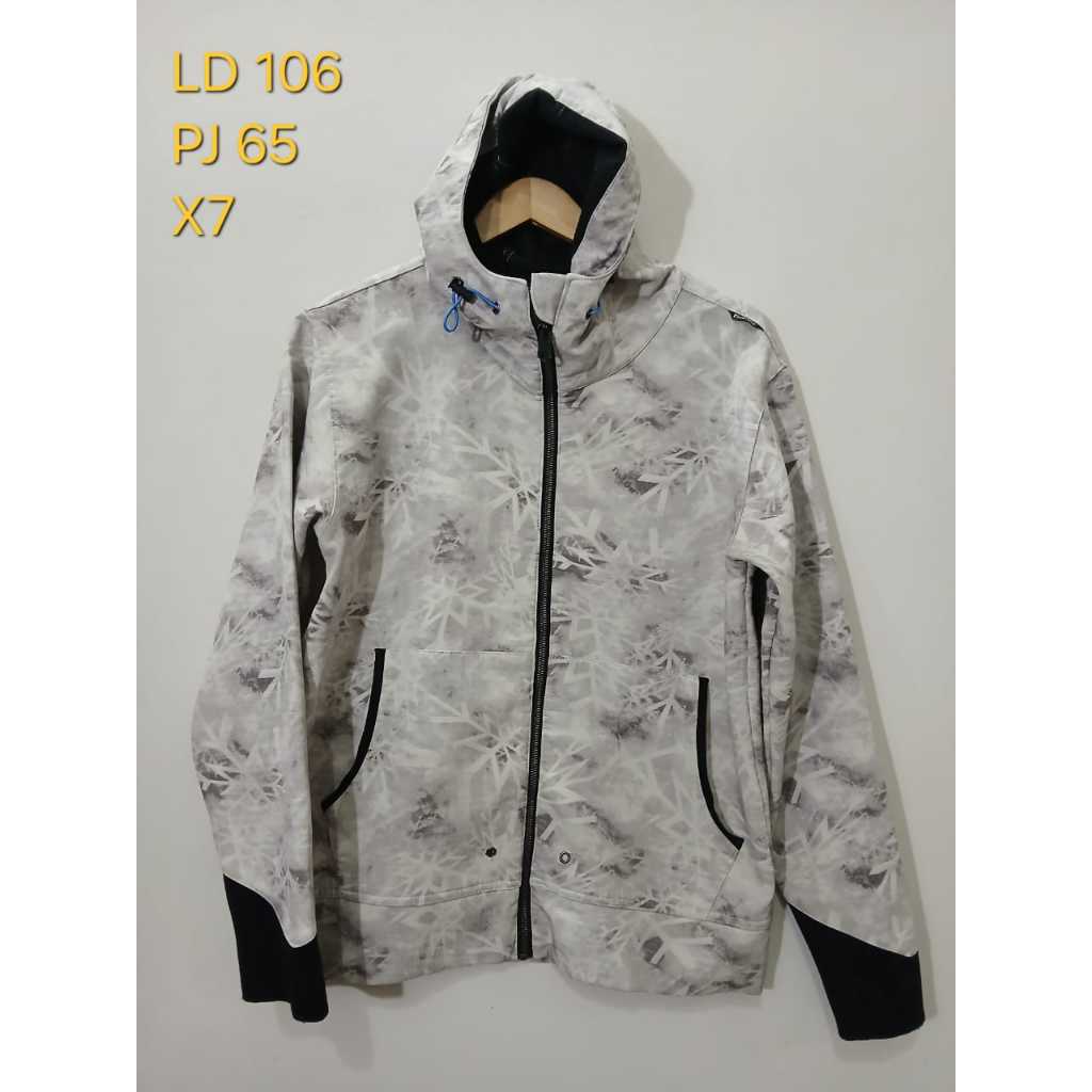 Jaket Tracktop FindOut, Lingkar dada : 106, Panjang : 65, Size M Made in China