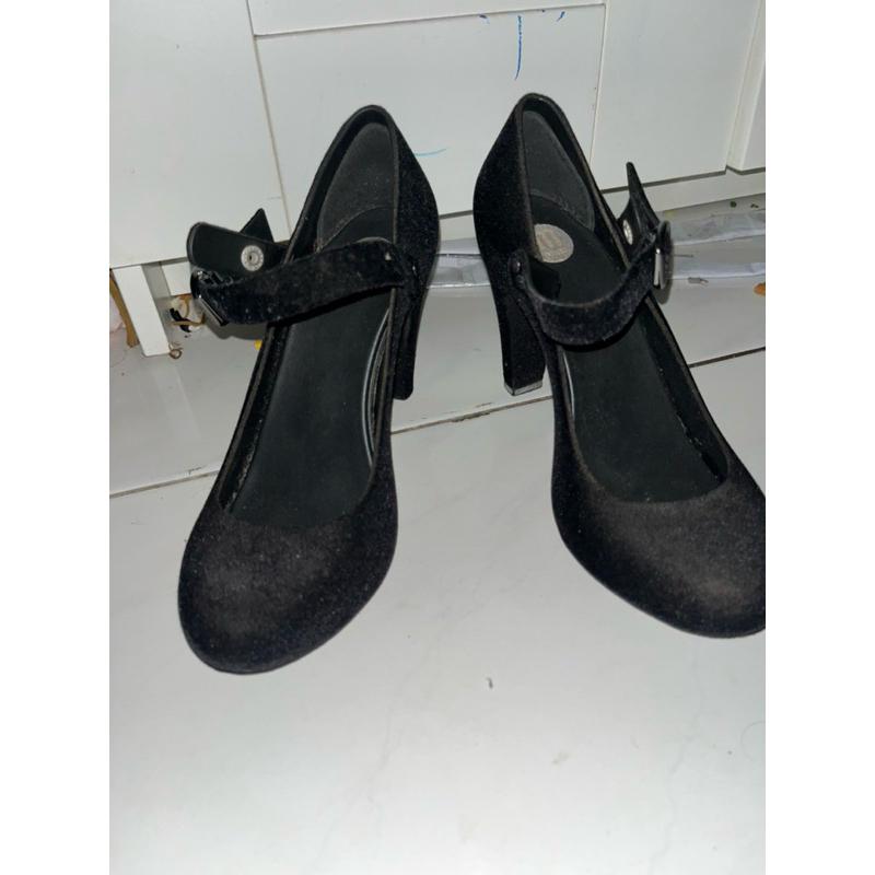 preloved sepatu high heels melissa hitam