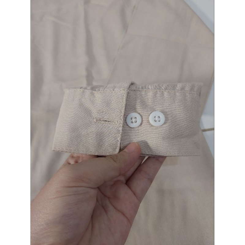 kemeja uniqlo cokelat