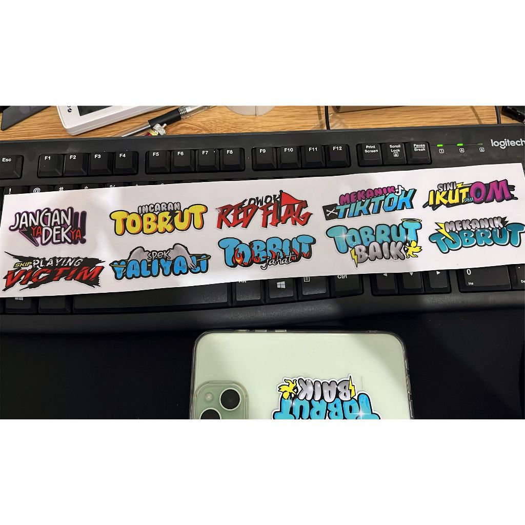 

STIKER PACK TOBRUT MEKANIK TOBRUT COWOK RED FLAG ISI 10 PCS