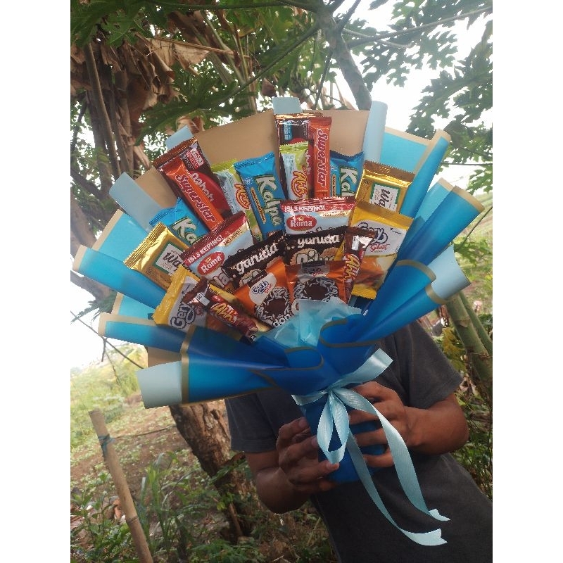 

Buket snack jumbo Buket bunga Graduation Wisuda sempro Ulang tahun anniversary Valentine khitan hadiah kado Lamaran cowok cewek kelulusan