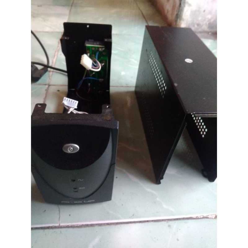 box kosong casing UPS kecil seng tipis  bekas minus