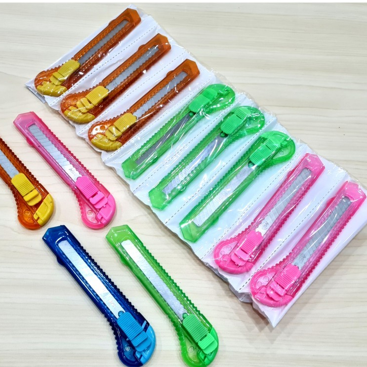 

Cutter Besar Universal Golden Satuan Eceran -Warna Random-