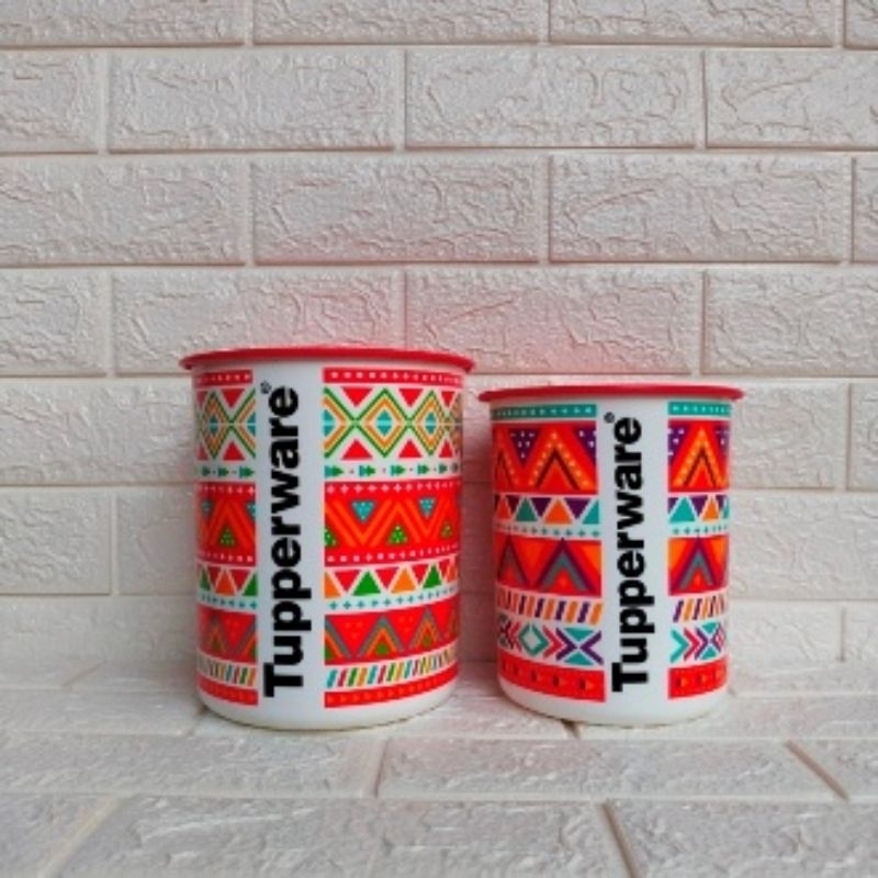 TUPPERWARE ZIG ZAG CANISTER