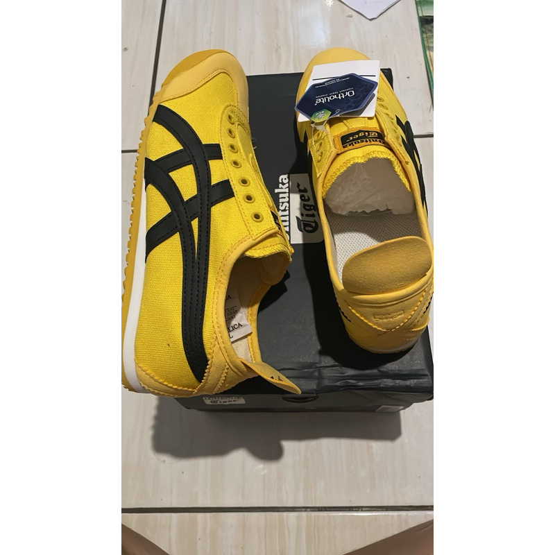 Sepatu Onitsuka Yellow Slip-On