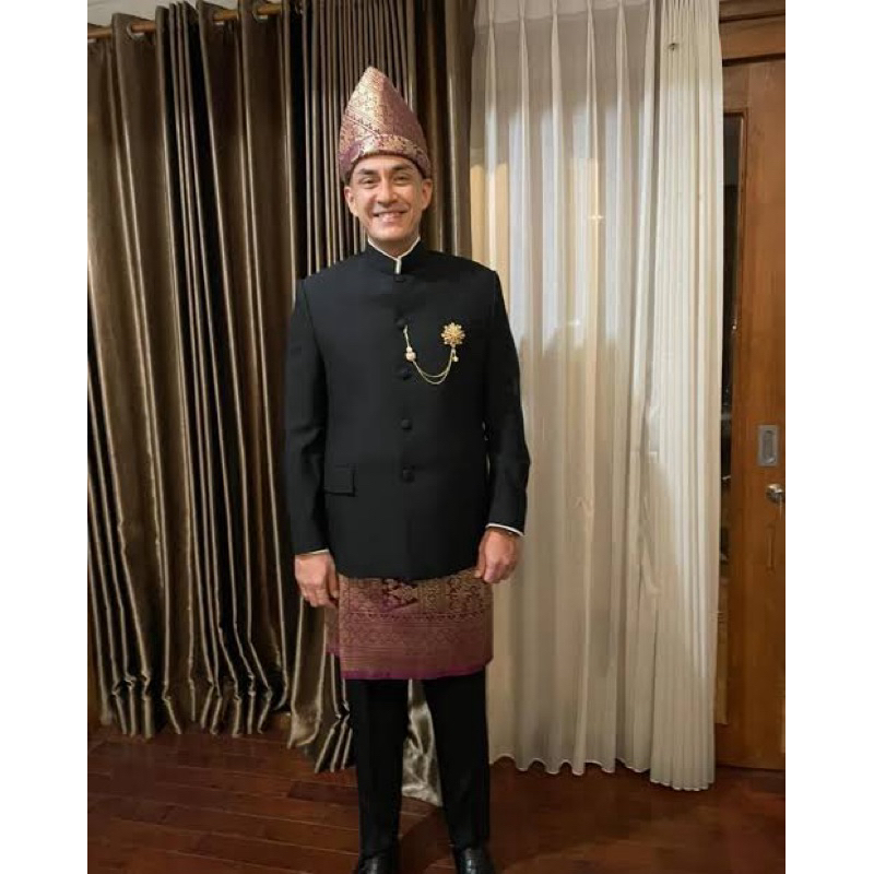 BAju kurung melayu pria.. rumpak dan tanjak songket