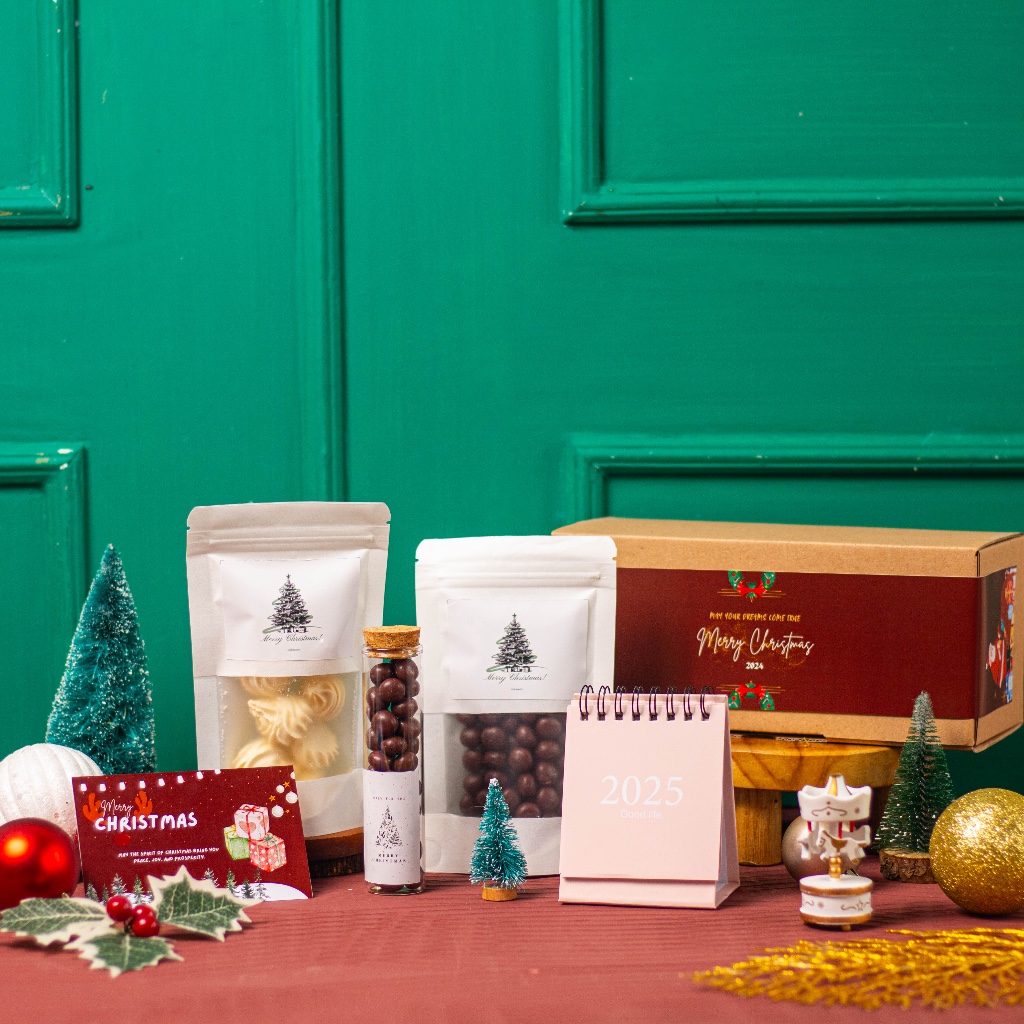 

Paket Hampers Christmas Lengkap / Hampers Natal / Hampers New Year