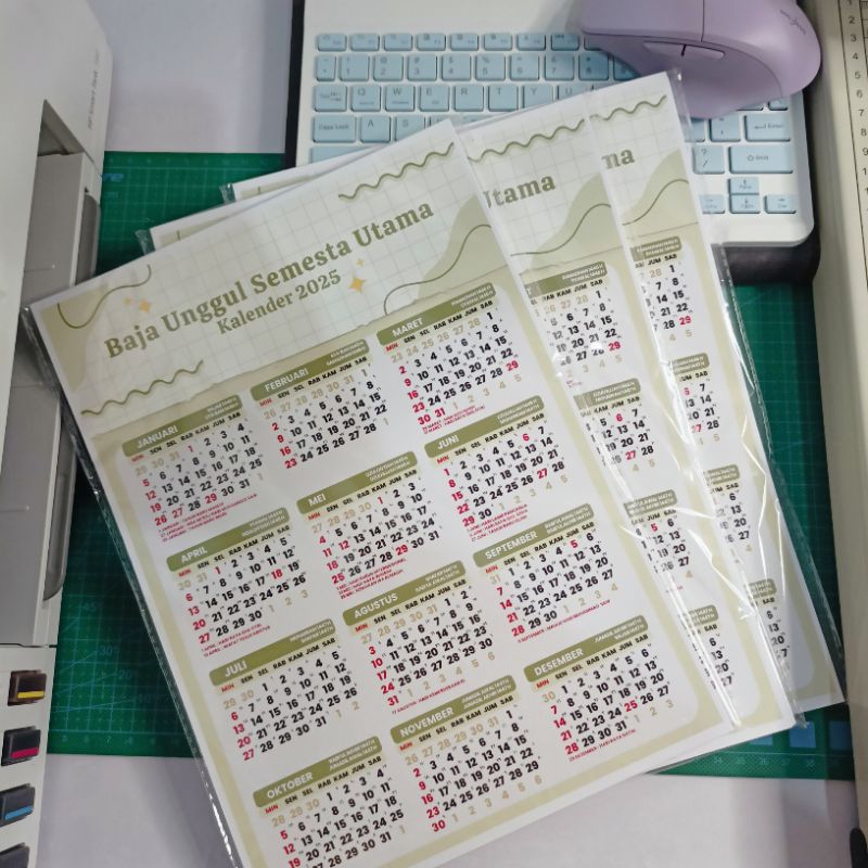 

Kalender 2025 Custom Premium Ukuran A4 - Tampil Glossy Lebih Elegan / Kalender 2025