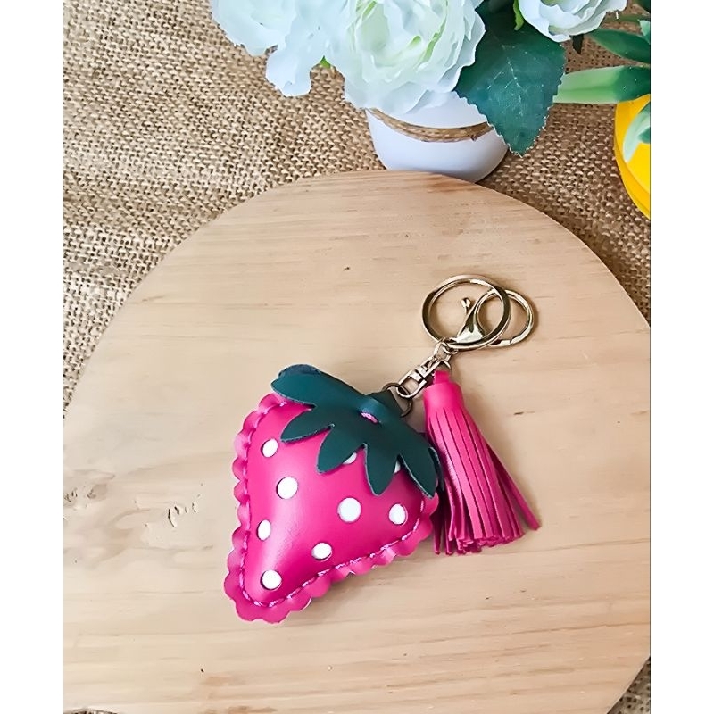 Gantungan tas strawberry pink