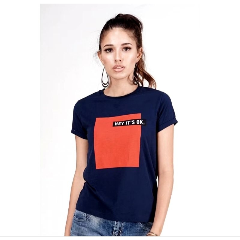 Kaos Wanita Logo Jeans