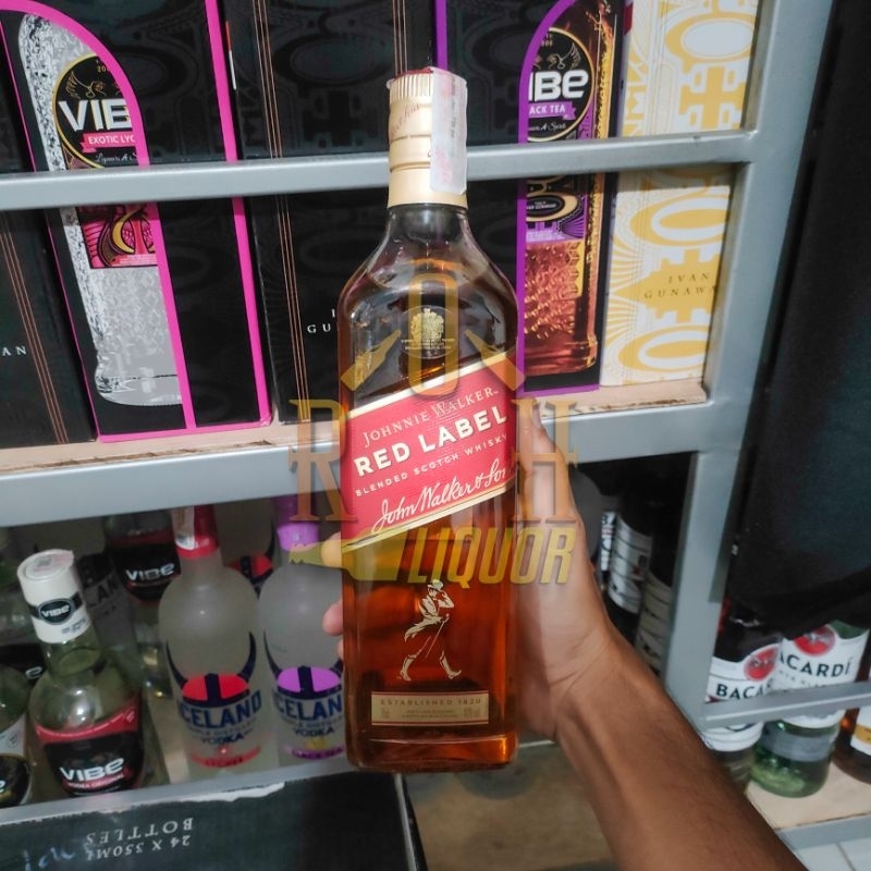 

PEWARNA MERAH MEREK JHNN WLKR KEMASAN BOTOL KACA