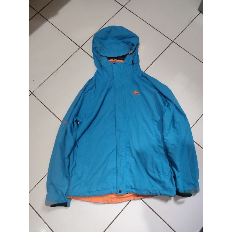 Jaket Gorpcore New Balance dan Hoodie Nike