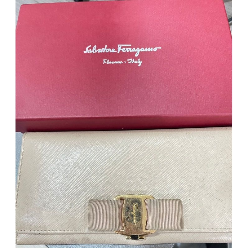 Salvatore Ferragamo Vara Bow wallet new bisque