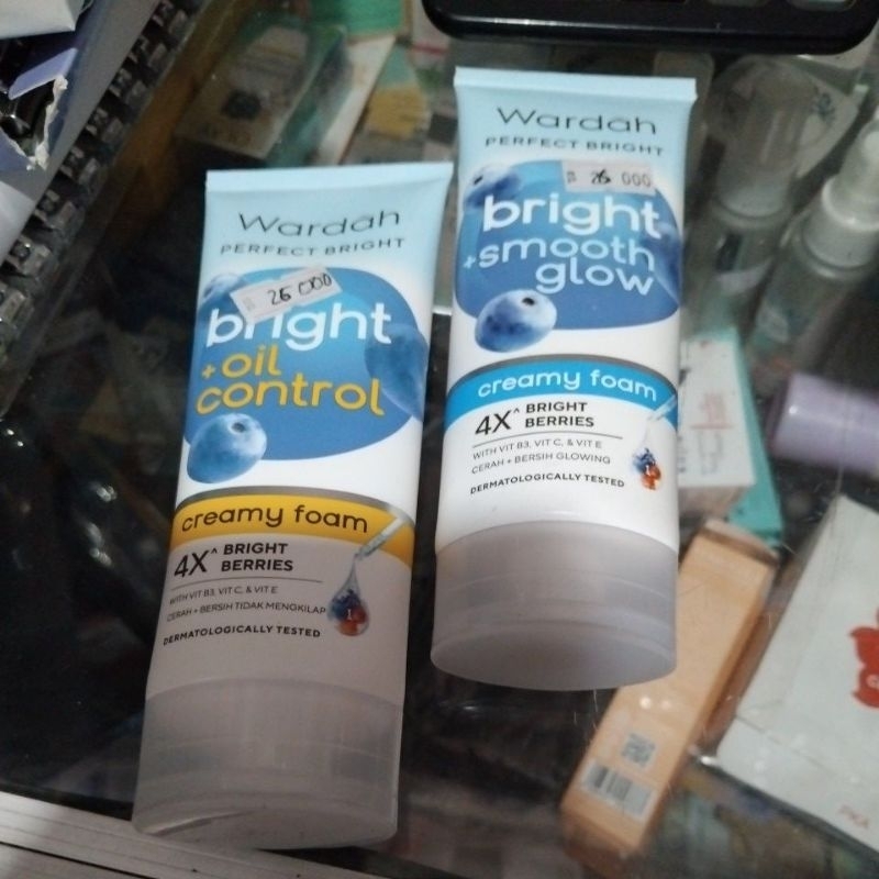 WARDAH PERFECT BRIGHT FACIAL FOAM