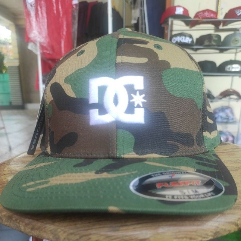 Topi DC CAMO x Flexfit Yuupong