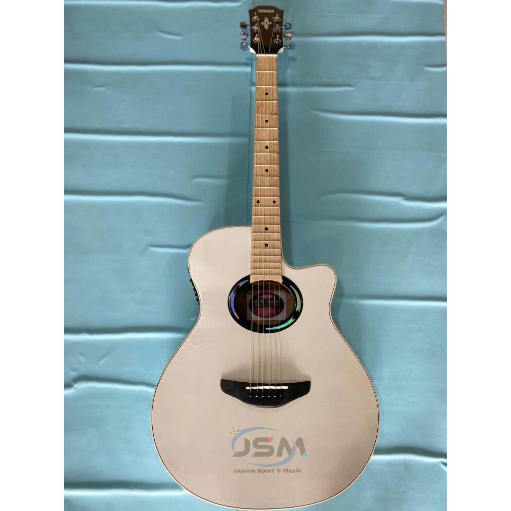 Gitar akustik model yamaha apx 500ii warna Putih body maple