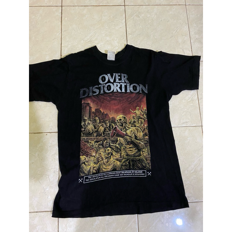 Kaos Over Distortion Hitam