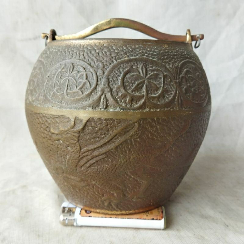 Pajangan Vintage Tong Ember Kuningan Ukir Naga
