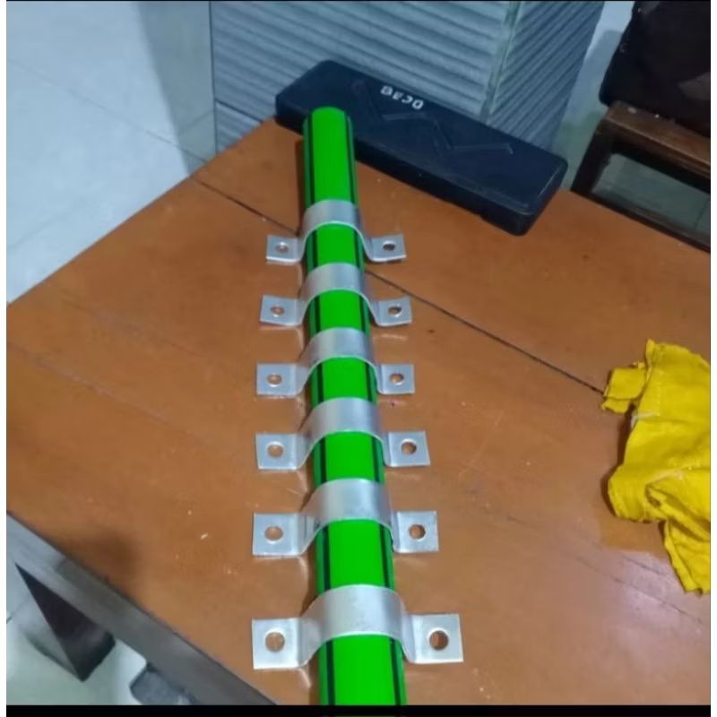 klem pipa HDPE 40/33., bahan tebal 2 mm lebar 2cm
