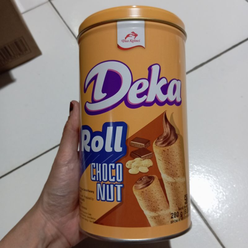 

Deka wafer Roll tin 280gr choco nut - Chocolate Kaleng exp terbaru