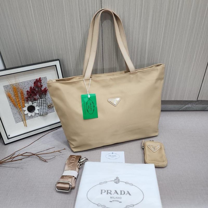 Prada-totebag
