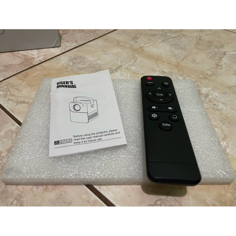 Preloved proyektor mini android TV tripsky