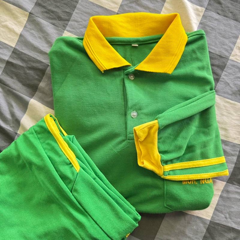 [ ready stock ] thrift Baju set olahraga seragam hijau list kuning kaos size L sragam murid siswa gu