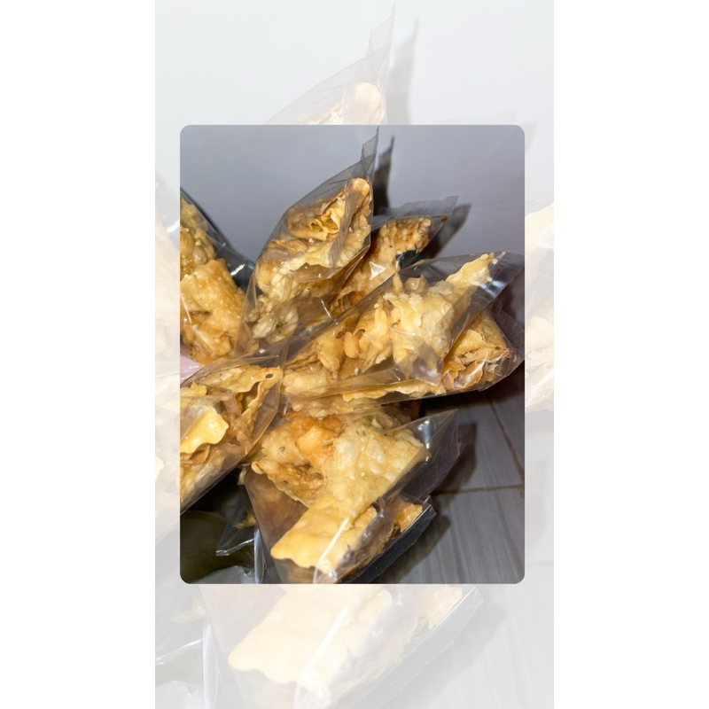 

Kue Bawang lenggani