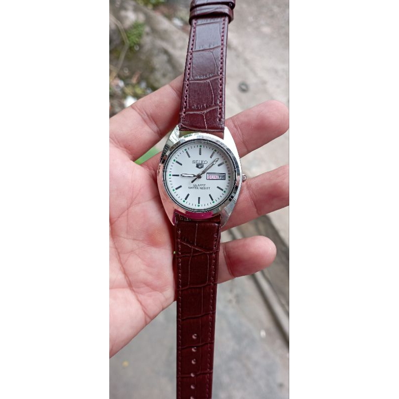 SEIKO 5 quartz stainles steel kondisi normal siap pakai