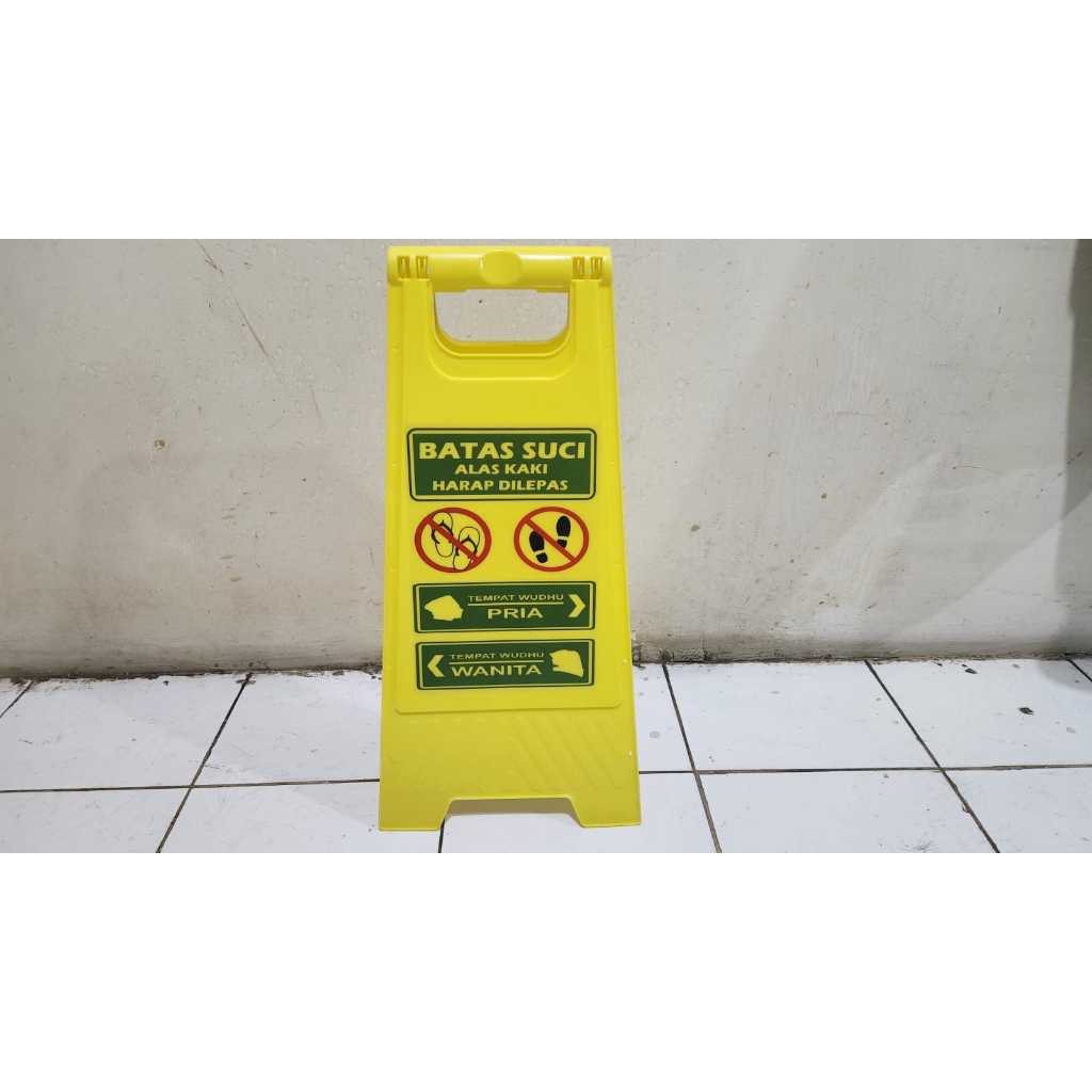 Plang stiker sticker batas suci tempat wudhu pria wanita alas kaki sepatu sendal sandal harap dilepa