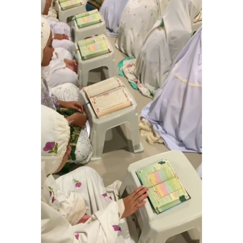 Meja Ngaji Plastik Putih Lekar Al-Qur'an Meja Belajar Mengaji Bangku Ngaji