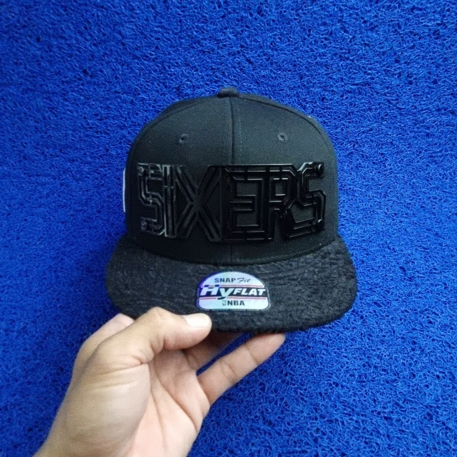 topi NBA sixers hitam logo besi