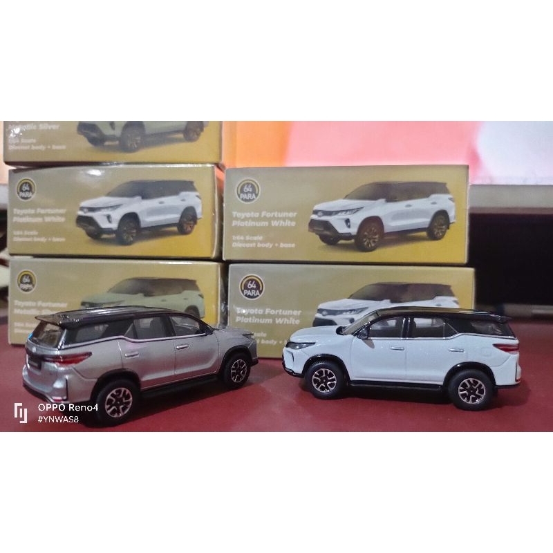 para64 Toyota Fortuner white