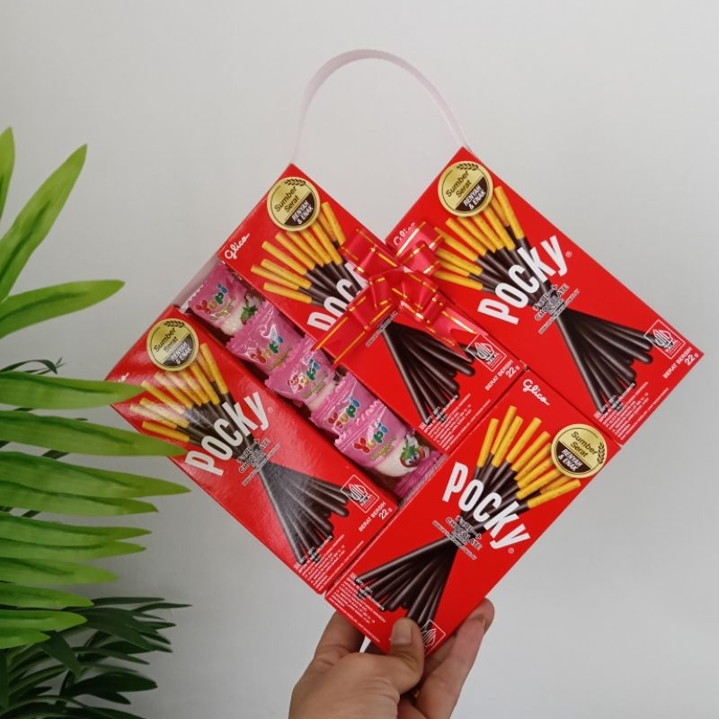 

Promo 7.7 Snack Pocky Bentuk Love Yupi Coklat Chocolate Strawberry Hadiah Kado Gift Hampers Box
