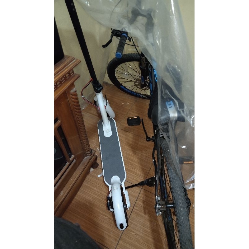 SKUTER LISTRIK EBUY SEKEN LIKE NEW 99%