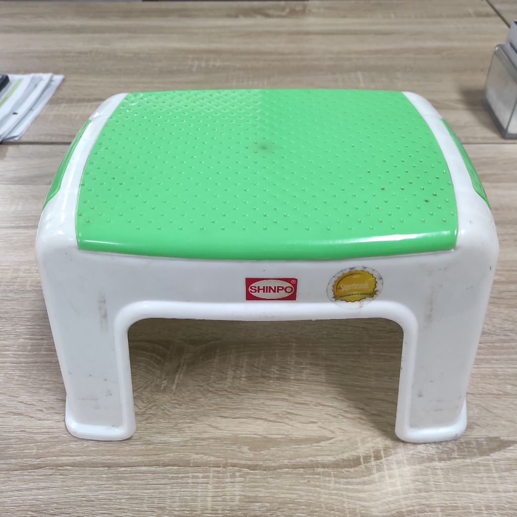 KURSI PENDEK PLASTIK