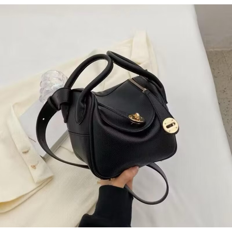 Lindy bag | Halfmoon bag