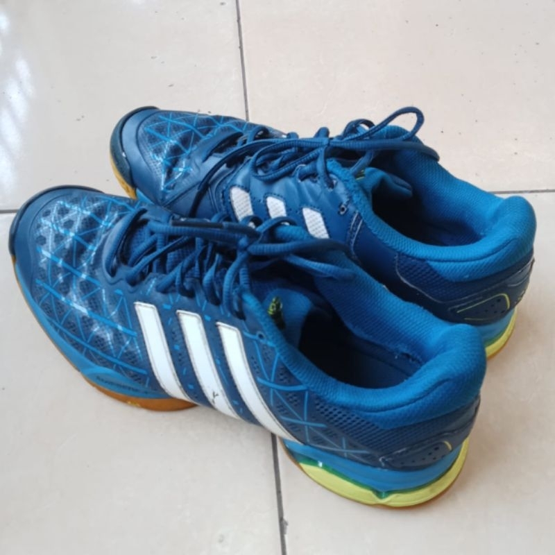 sepatu tenis adidas bekas baik