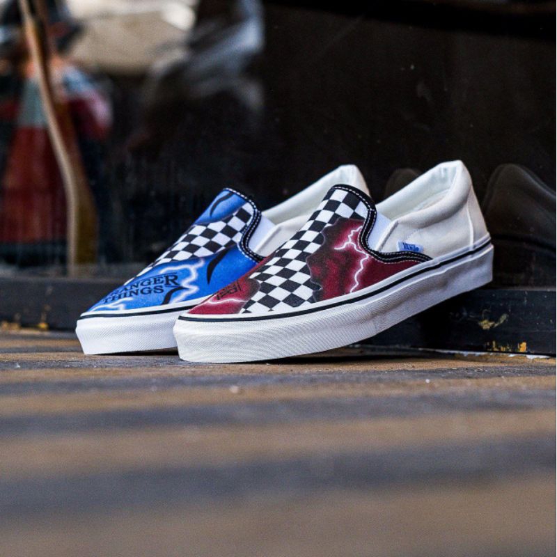 VANS SLIP ON CUSTOME X STRANGERS THINGS CHECKERBOARD BLACK/WHITE BLUE/RED ORIGINAL100%