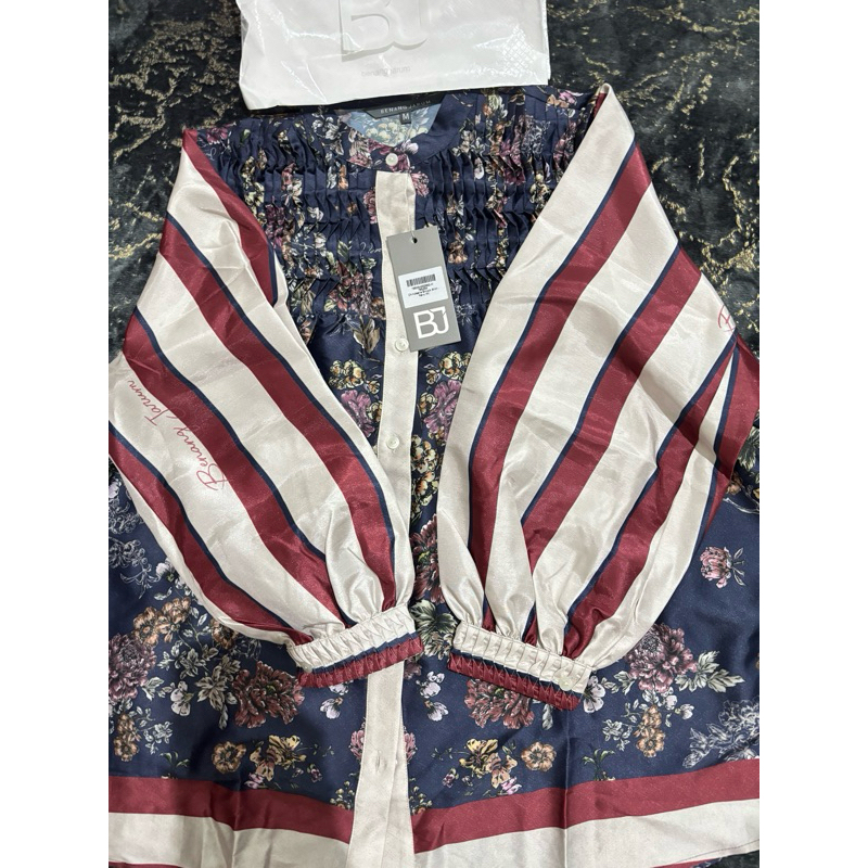 Baju Kemeja Blouse Navy By Benang Jarum Buttonscarves